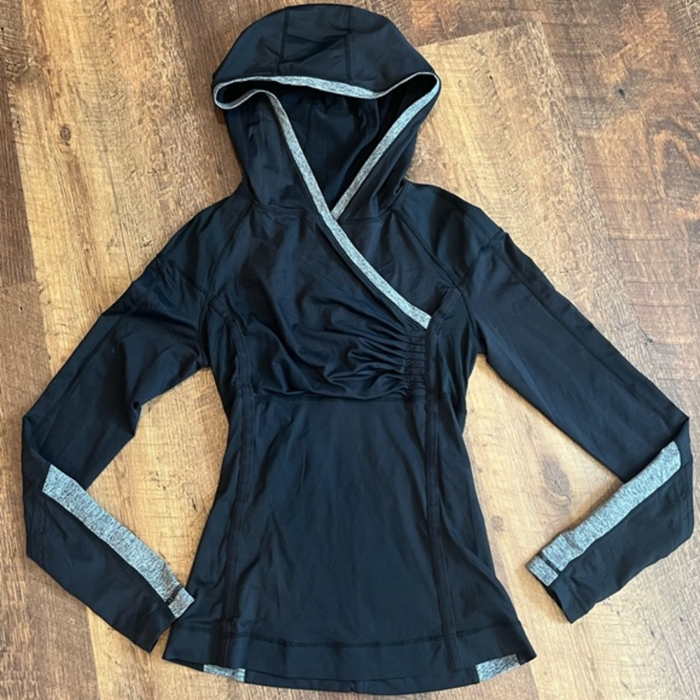 Lululemon Run For your life pullover hoodie womens size 2 black and gray workout